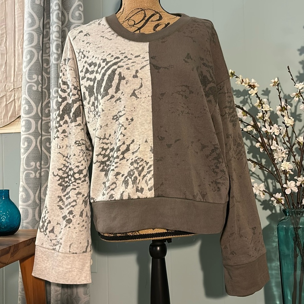 NWOT Vintage Havana Animal Print Colorblock Sweatshirt